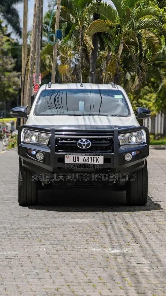 Toyota Hilux 2020 White