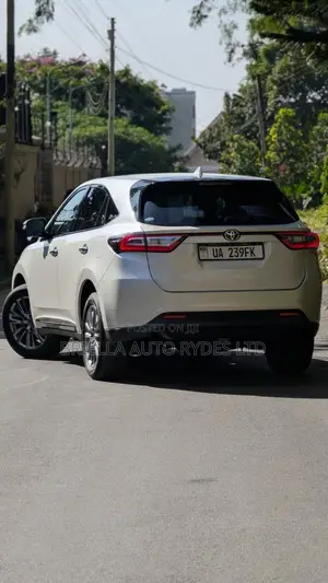 Toyota Harrier 2017 Off white