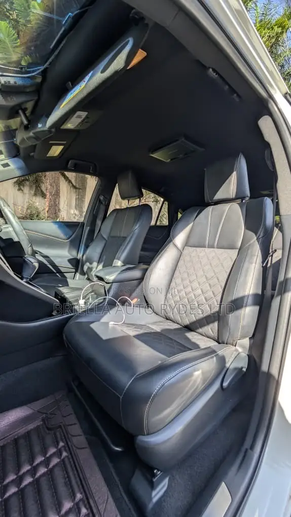 Toyota Harrier 2017 Off white