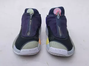 Li-Ning Wade
Size 43eur/8.5uk/9.5us Available
Halla 