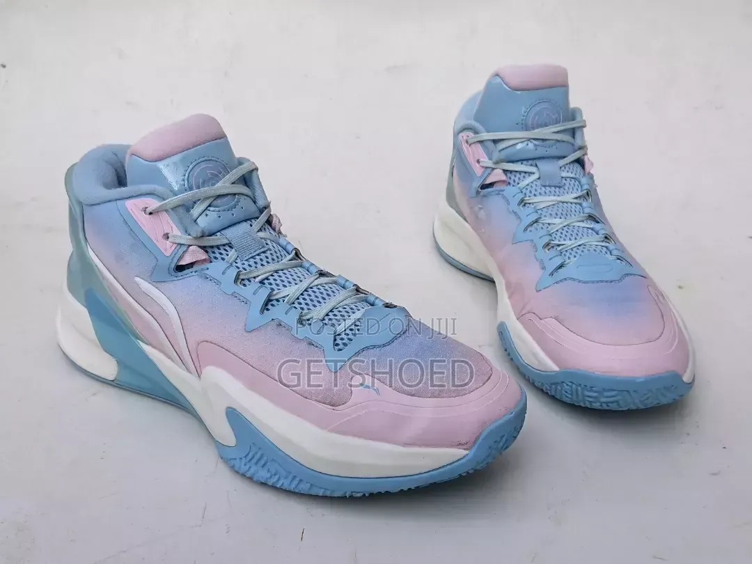 Li-Ning Size 43eur/8.5uk/9.5us Available Halla