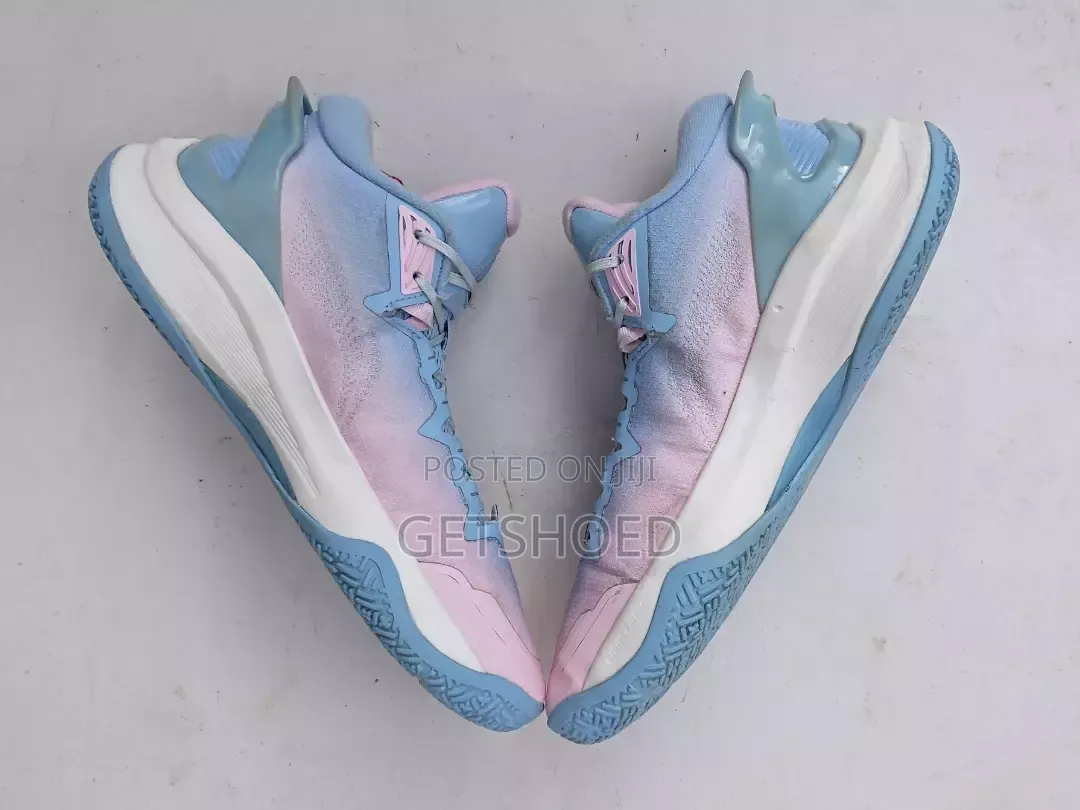 Li-Ning Size 43eur/8.5uk/9.5us Available Halla