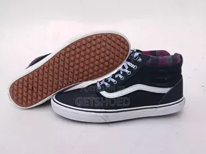 Vanz of the Wall Size 46eur/11uk/12us Available Halla