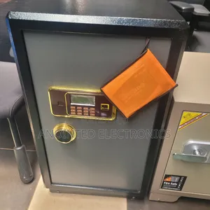 Heavy-Duty Cash Box Digital With the Keys