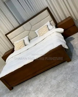 It's 6by6 Wooden Bed in Mahaghone Has Two Side Drawer