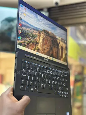 New Laptop Dell Latitude 7390 8GB Intel Core i5 SSD 256GB