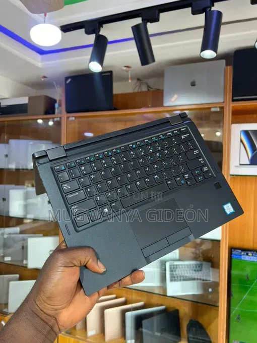 New Laptop Dell Latitude 7390 2-in-1 16GB Intel Core i7 SSD 512GB