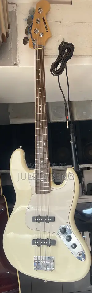 Bass Guitar Play Tech