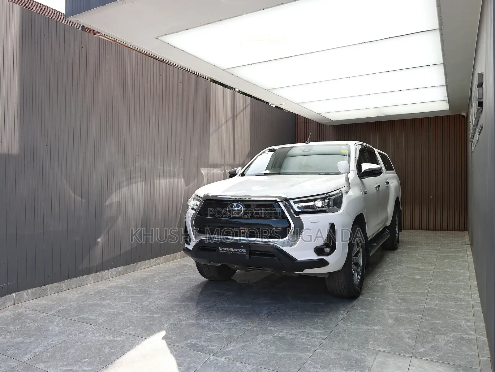 Toyota Hilux 2021 White