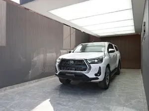 Toyota Hilux 2021 White