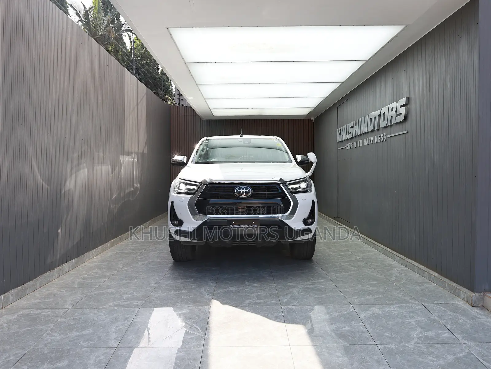 Toyota Hilux 2021 White