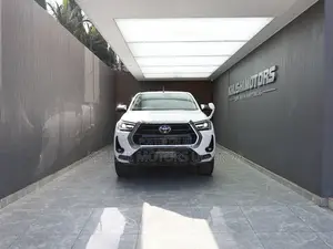 Toyota Hilux 2021 White