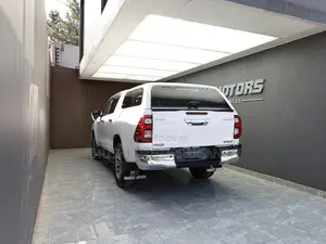 Toyota Hilux 2021 White