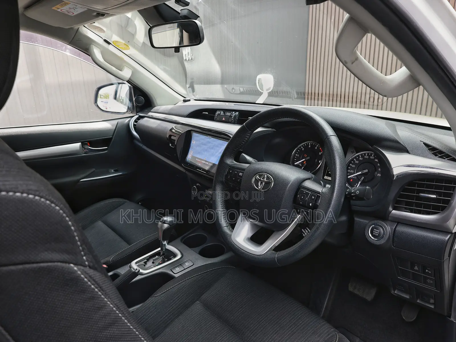 Toyota Hilux 2021 White