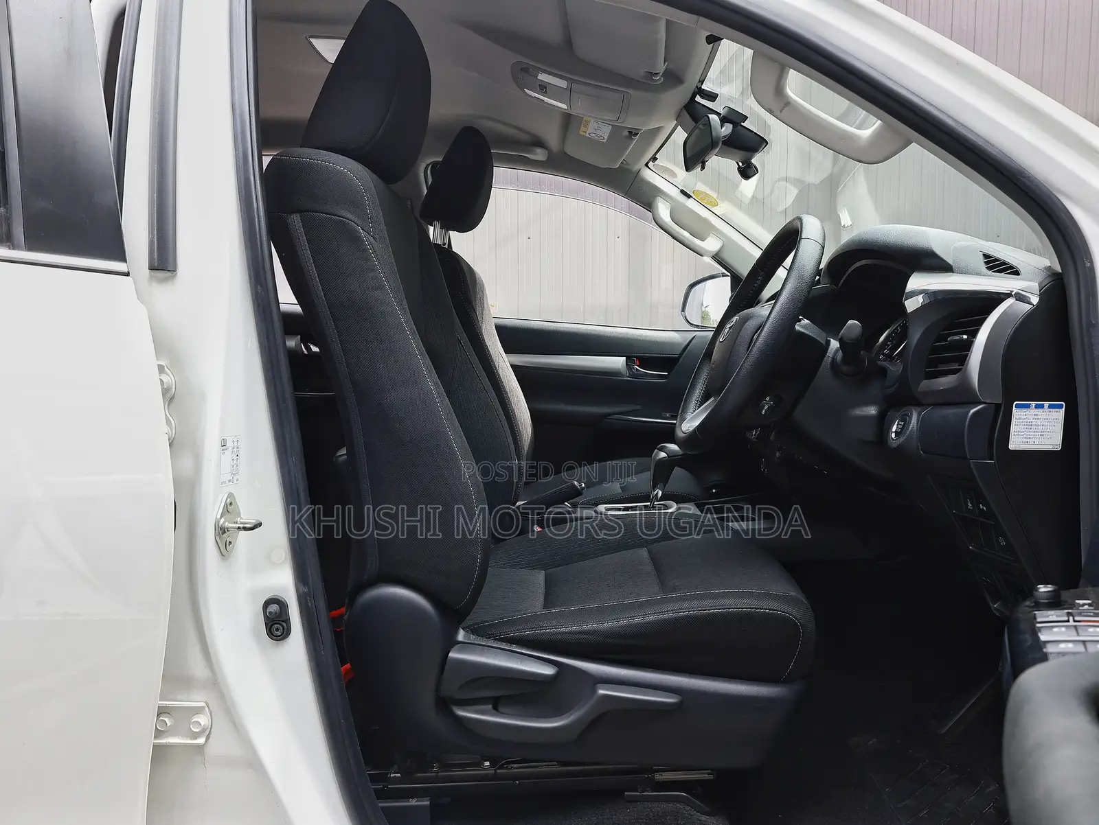 Toyota Hilux 2021 White
