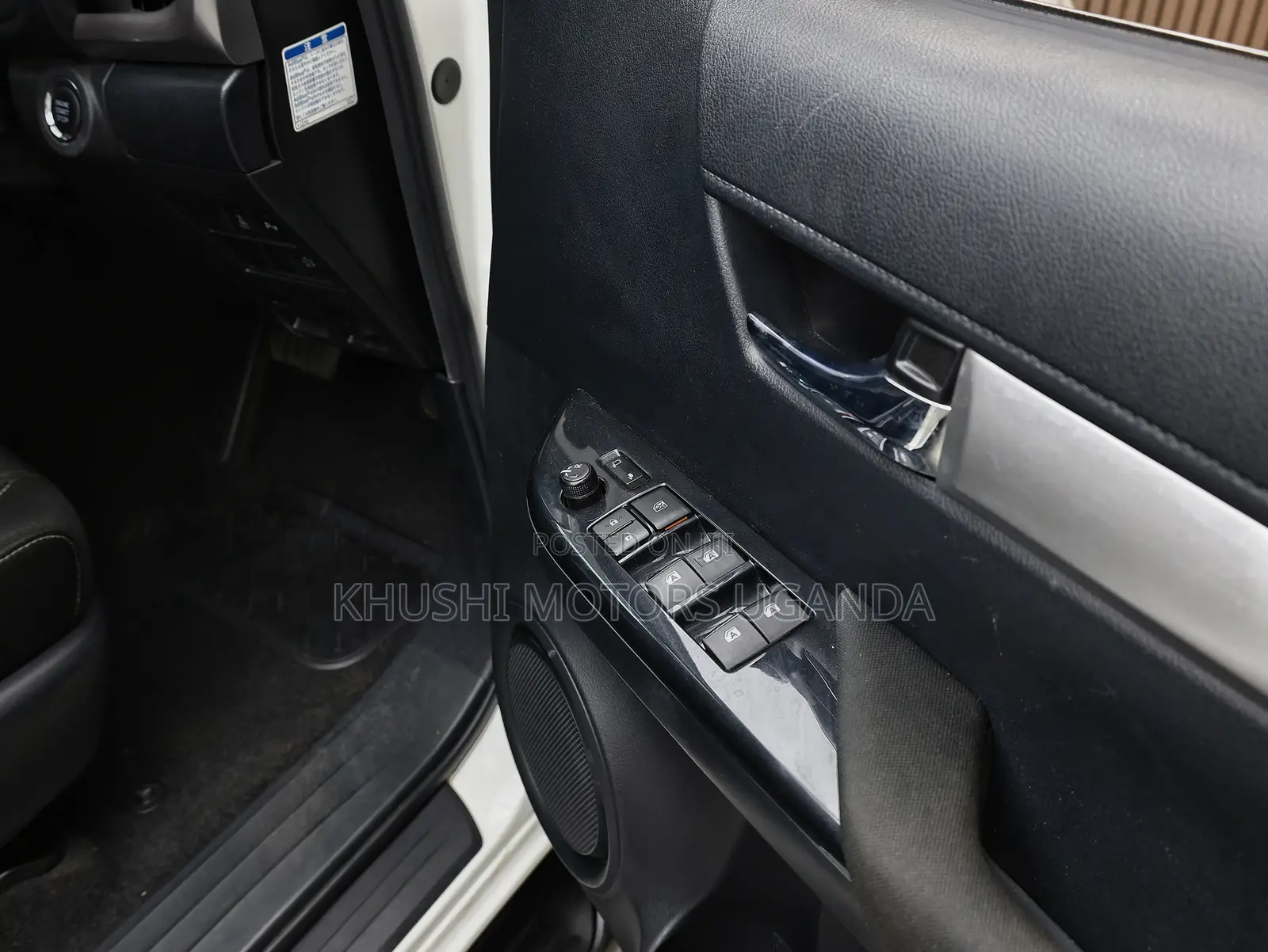 Toyota Hilux 2021 White