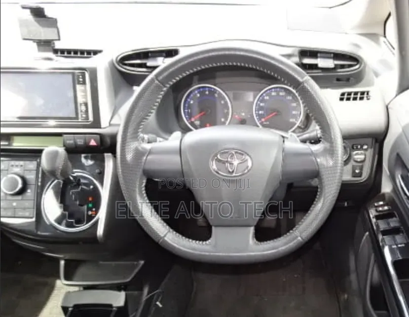 Toyota Wish 2012 Silver