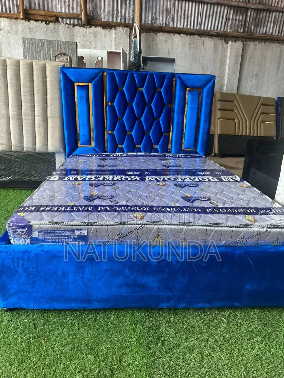 5 by 6 Bed in Blue Color With Stripes