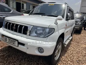 Mitsubishi Pajero IO 2003 White
