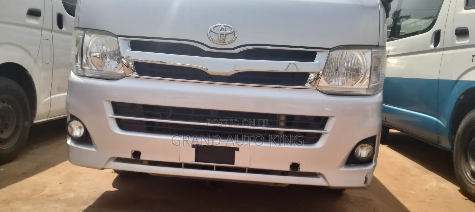 Toyota HiAce 2013 White