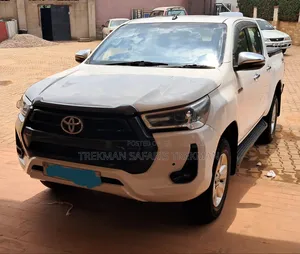 Toyota Hilux Revo Double Cab Deisel 2.4 AWD 2021 White