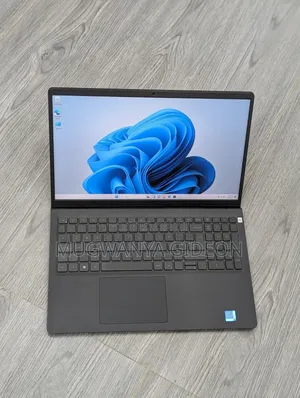 New Laptop Dell Vostro 3520 16GB Intel Core i7 SSD 512GB