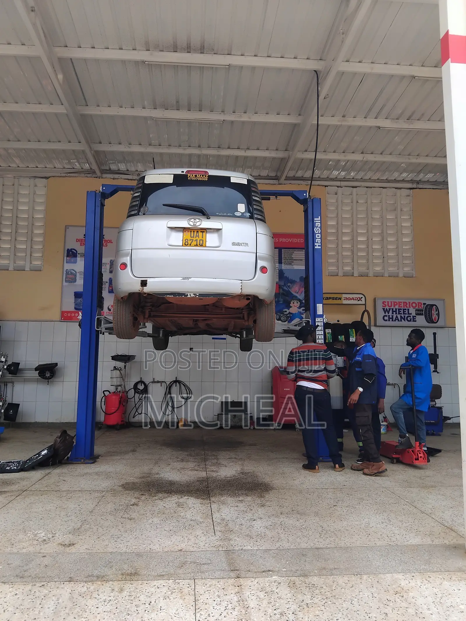 Car Lift Machine