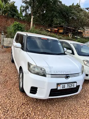 Toyota Corolla Rumion Hatchback 1.5 FWD 2013 White