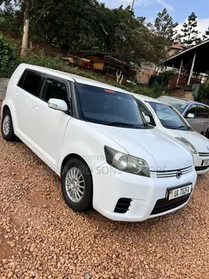 Toyota Corolla Rumion Hatchback 1.5 FWD 2013 White