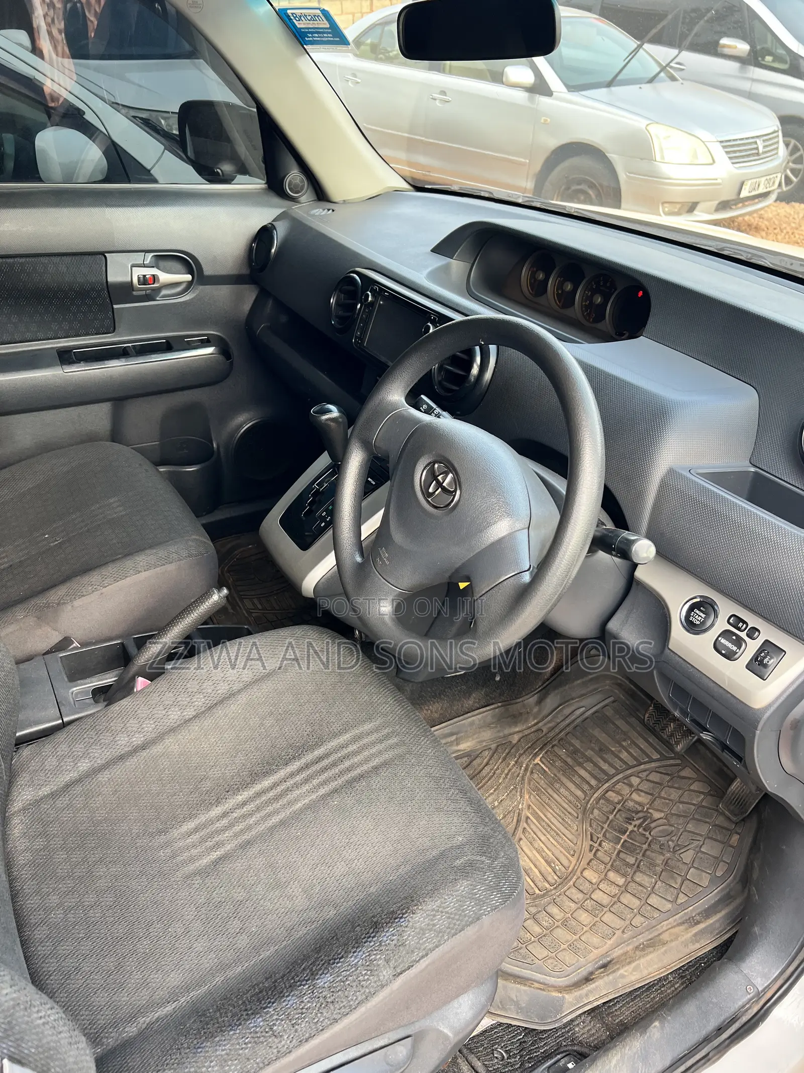 Toyota Corolla Rumion Hatchback 1.5 FWD 2013 White