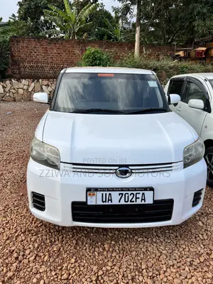 Toyota Corolla Rumion Hatchback 1.5 FWD 2013 White