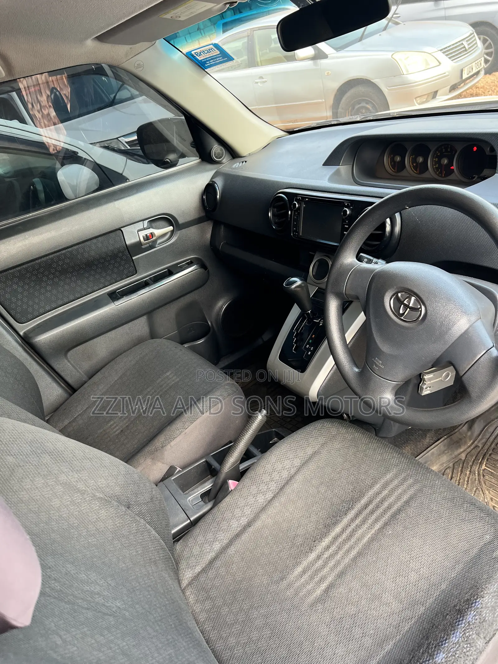 Toyota Corolla Rumion Hatchback 1.5 FWD 2013 White