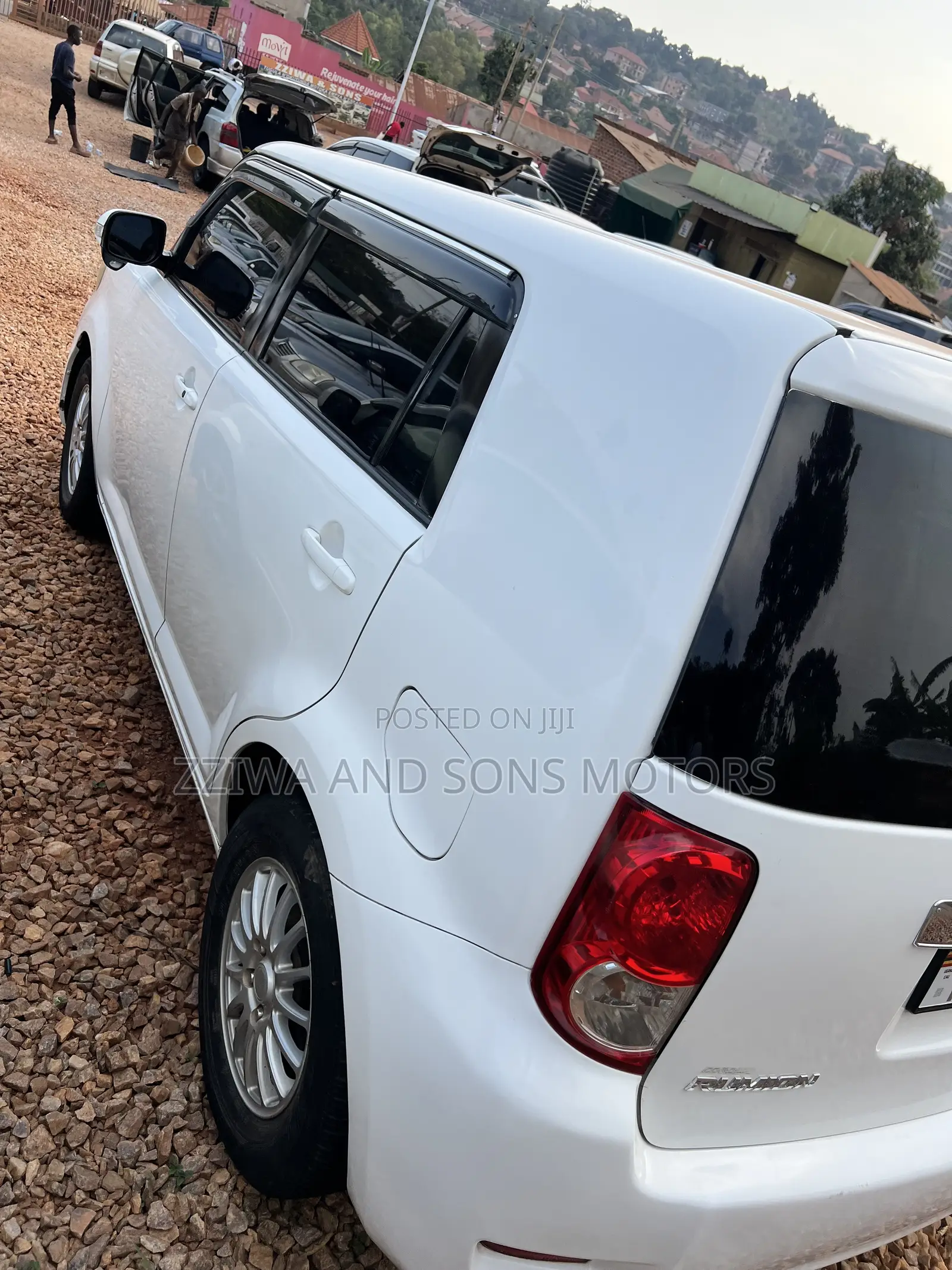 Toyota Corolla Rumion Hatchback 1.5 FWD 2013 White