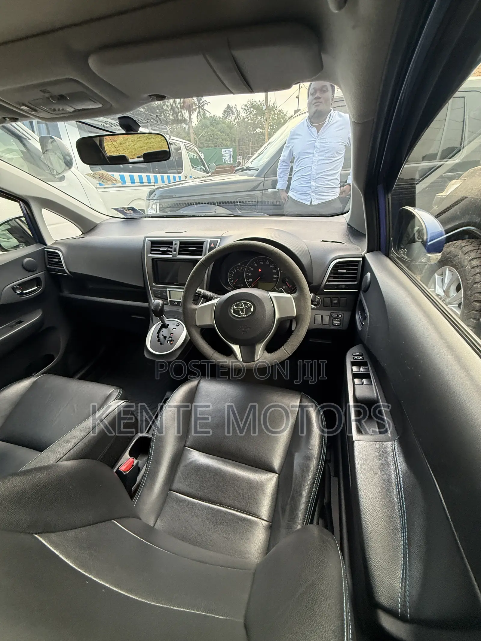 Toyota Ractis 1.5 AWD 2013 Blue