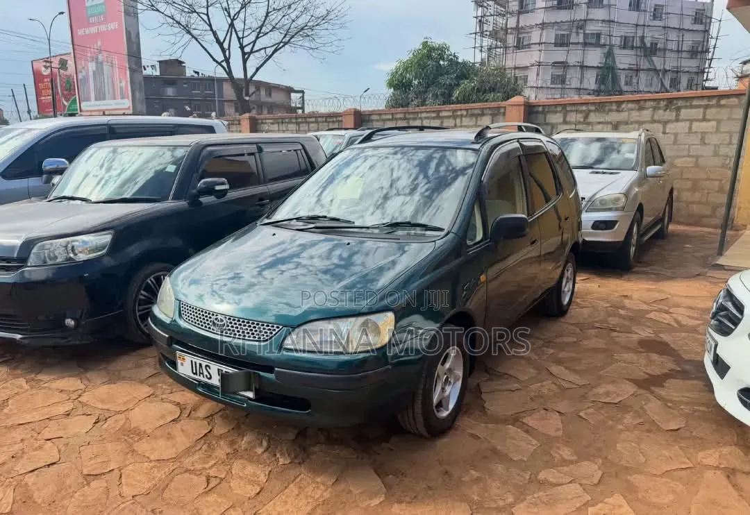 Toyota Corolla Spacio 2004