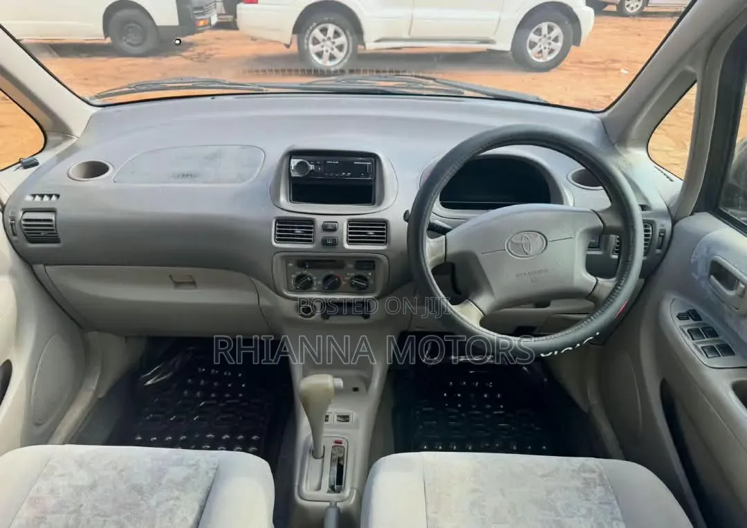 Toyota Corolla Spacio 2004