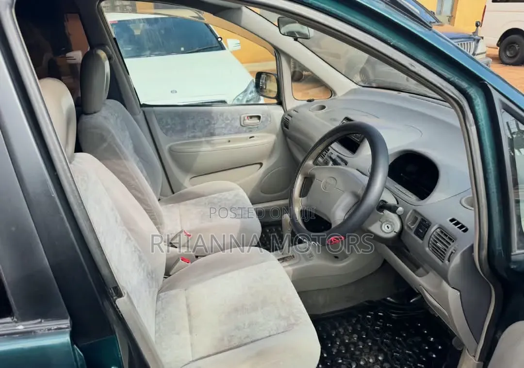 Toyota Corolla Spacio 2004