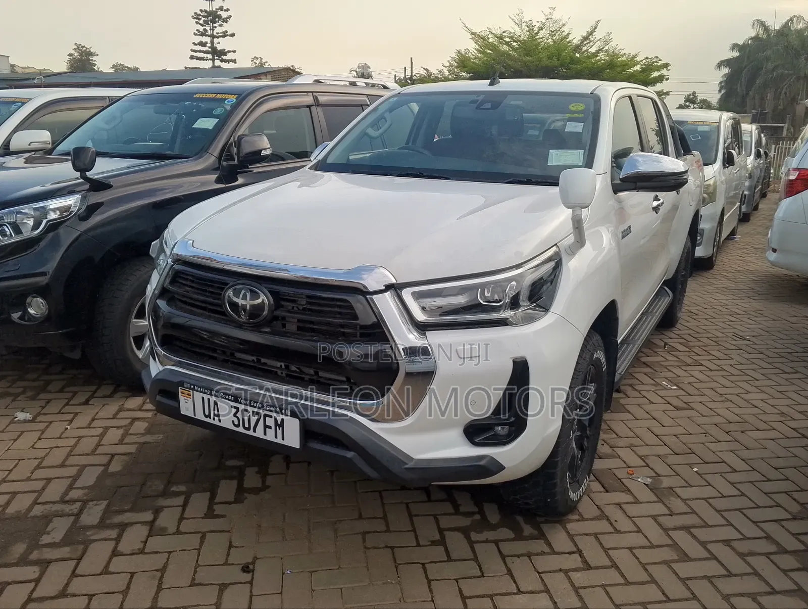 Toyota Hilux 2020 White