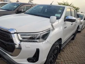 Toyota Hilux 2020 White