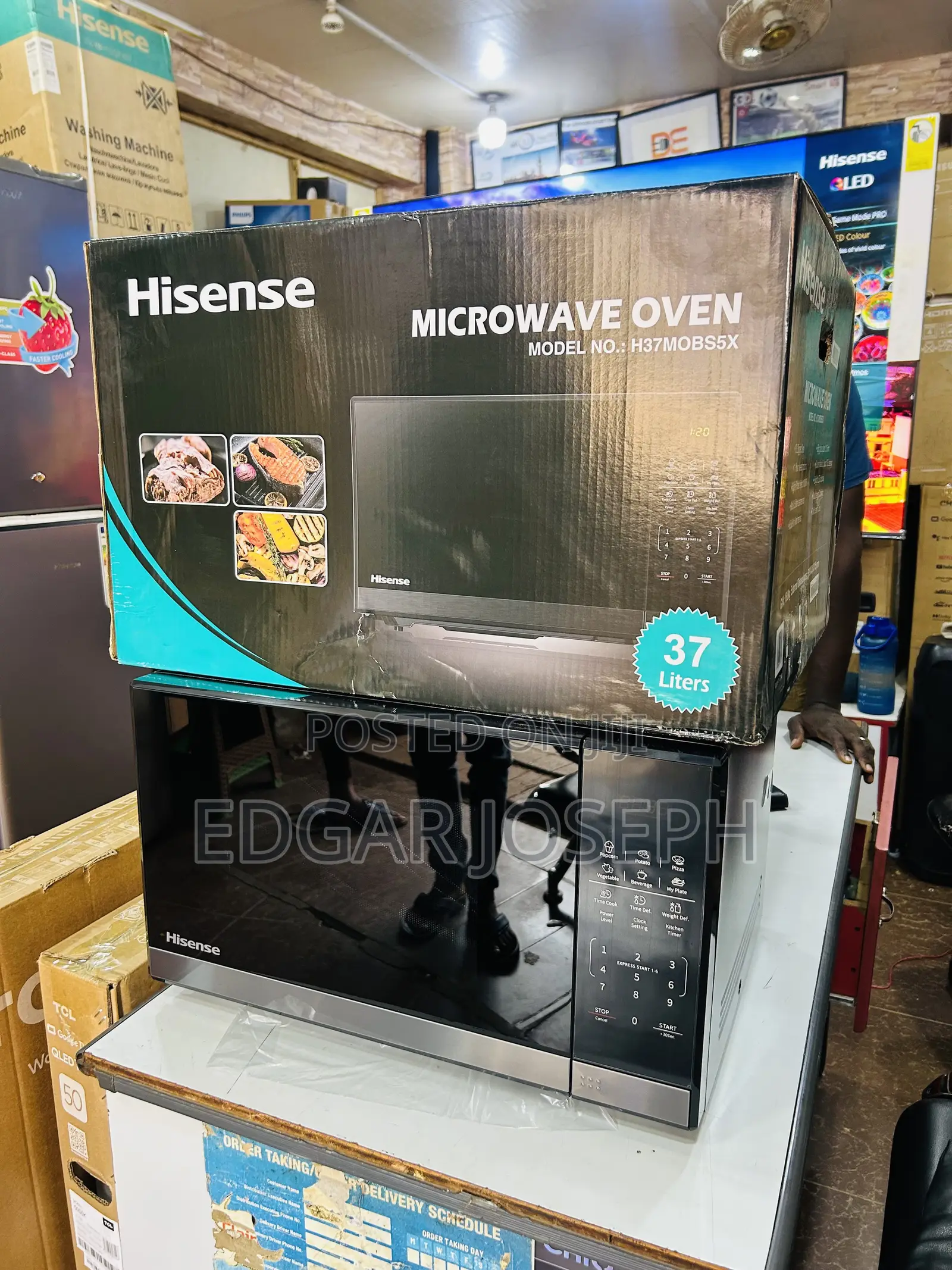 Hisense 37L Microwave Black in Color