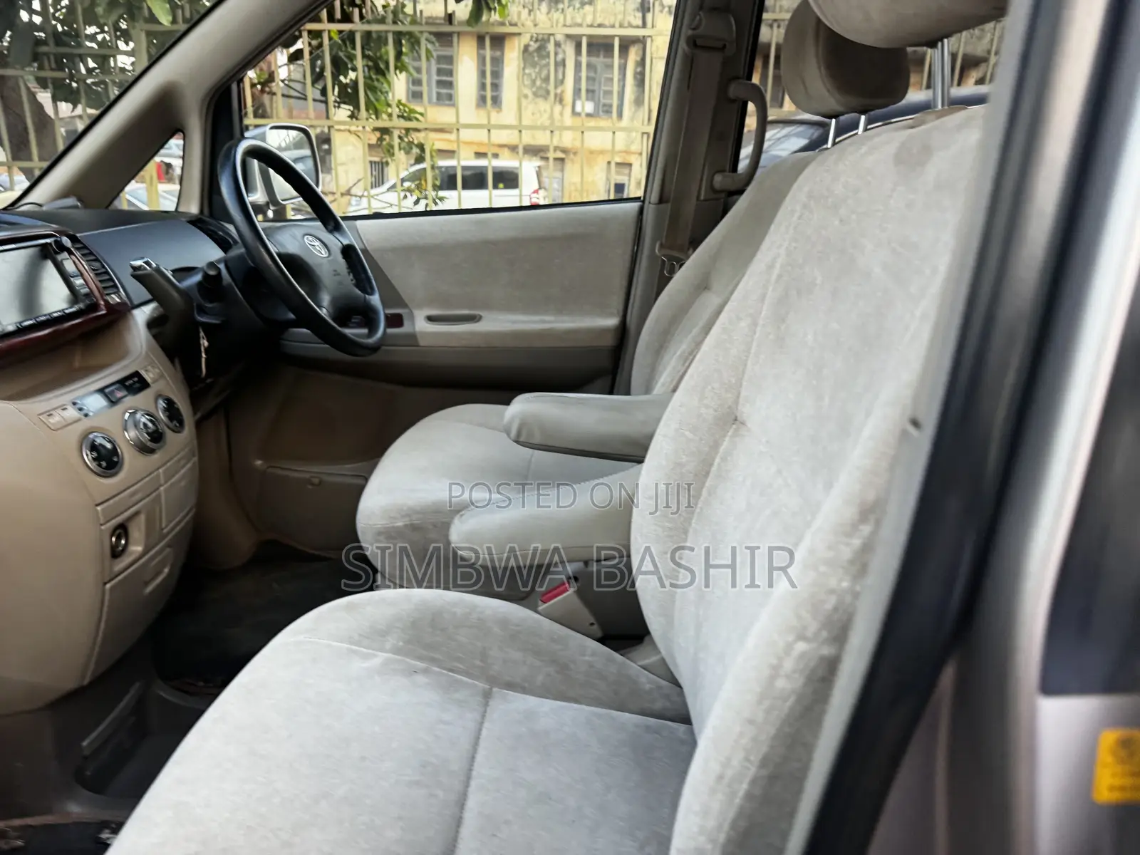 Toyota Noah 2004 Silver