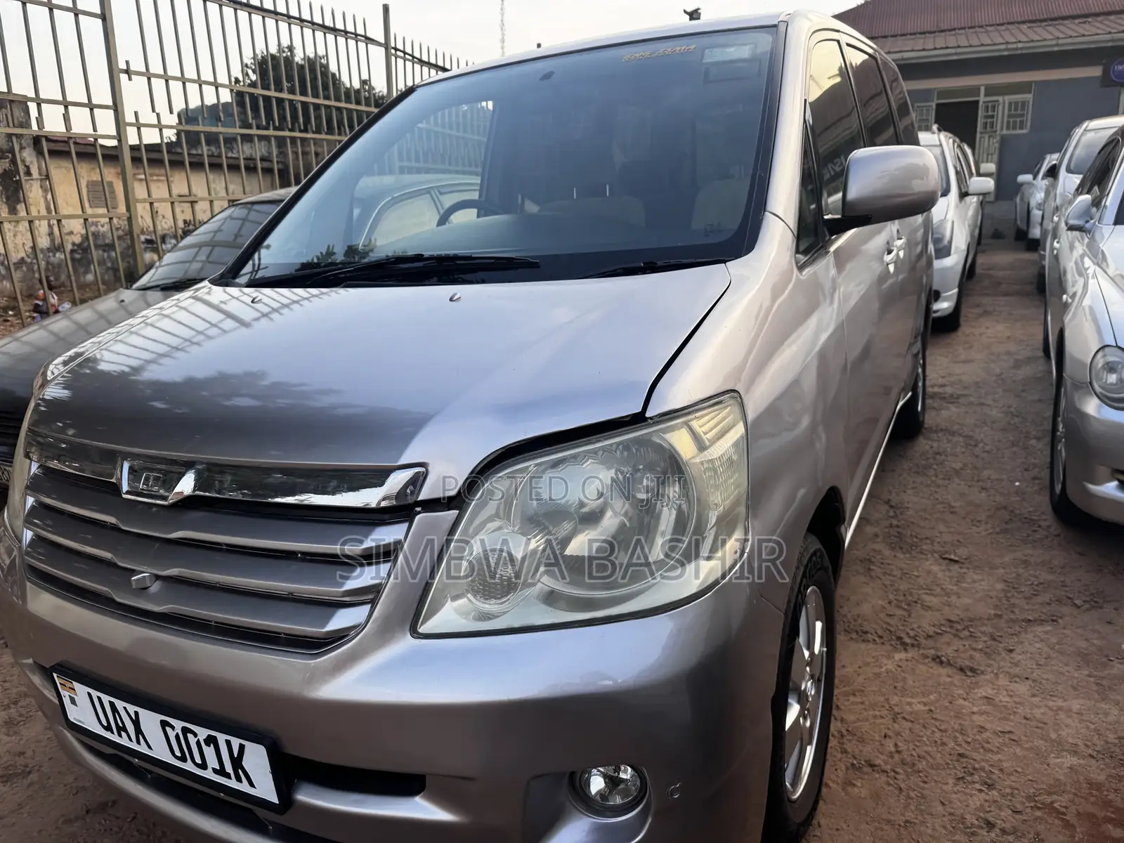 Toyota Noah 2004 Silver