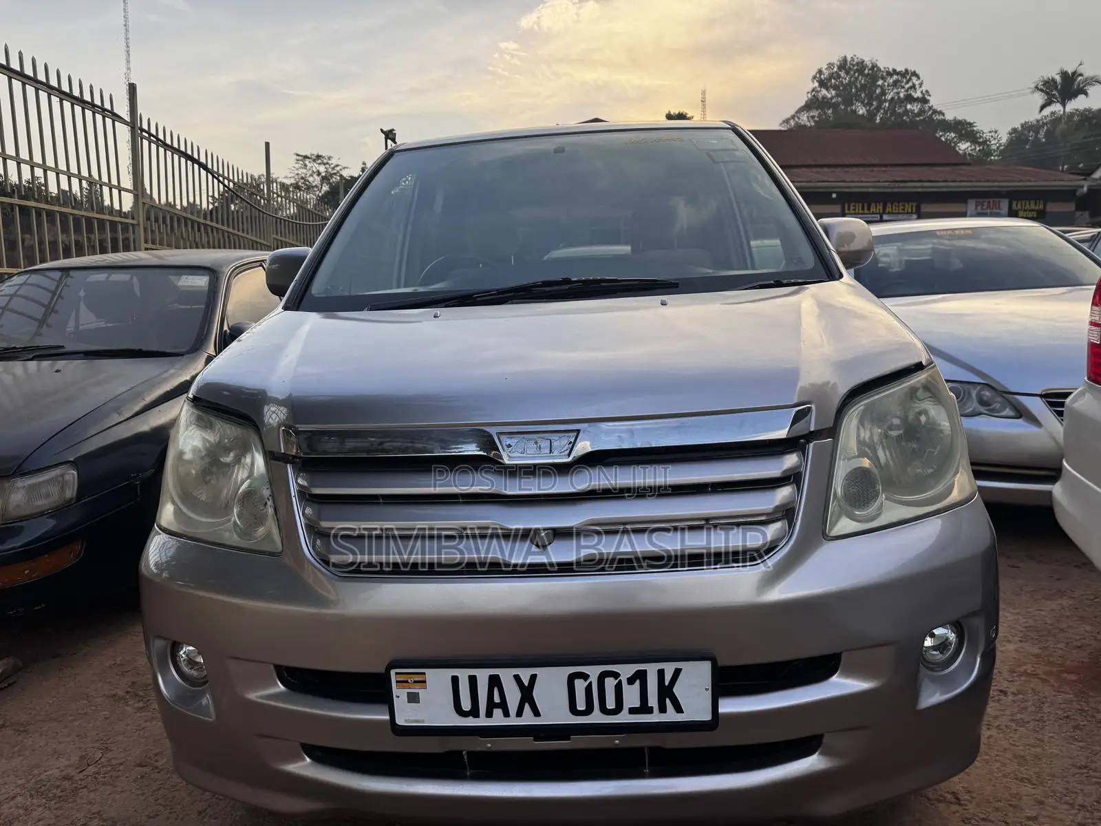 Toyota Noah 2004 Silver