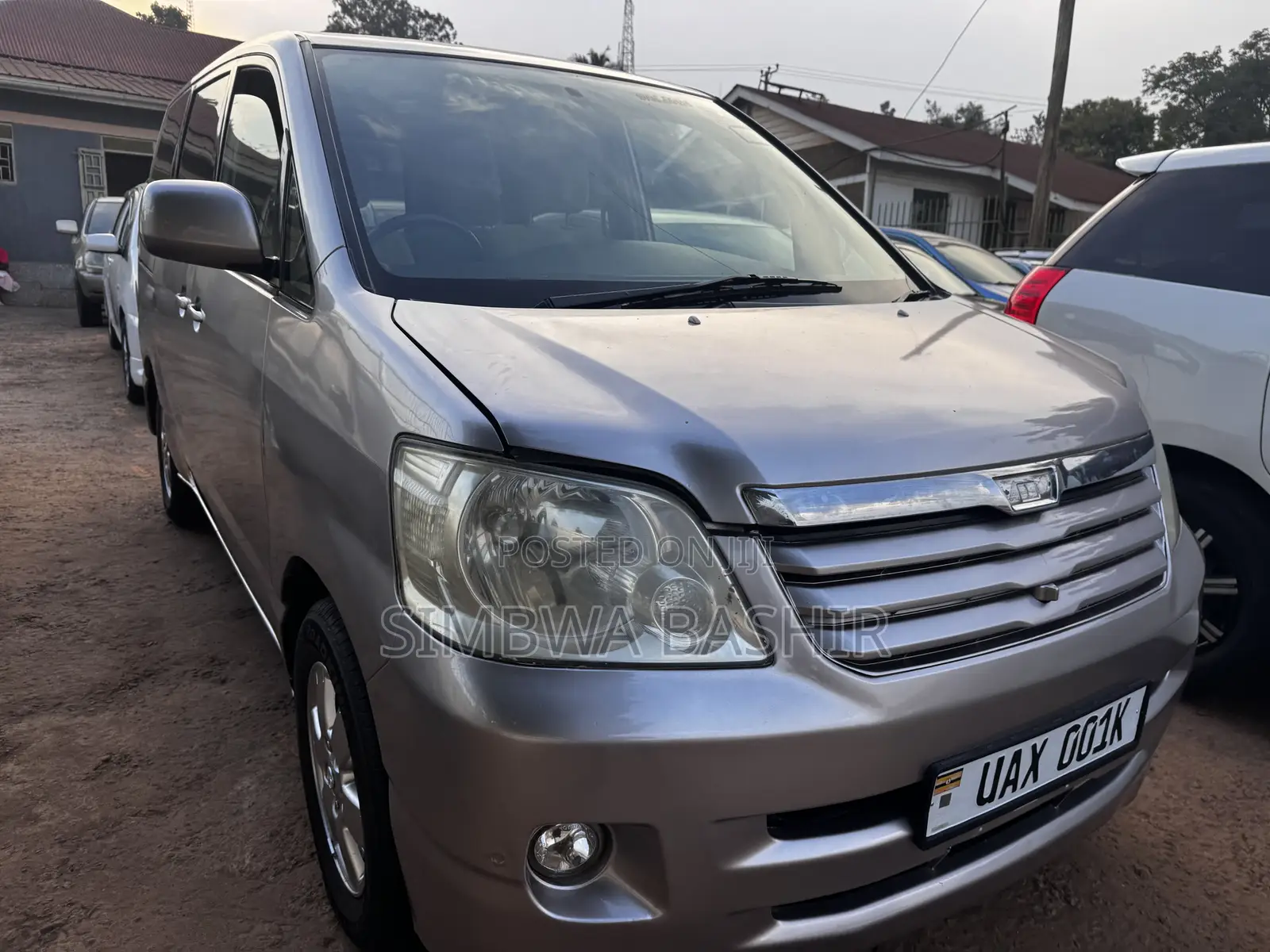 Toyota Noah 2004 Silver