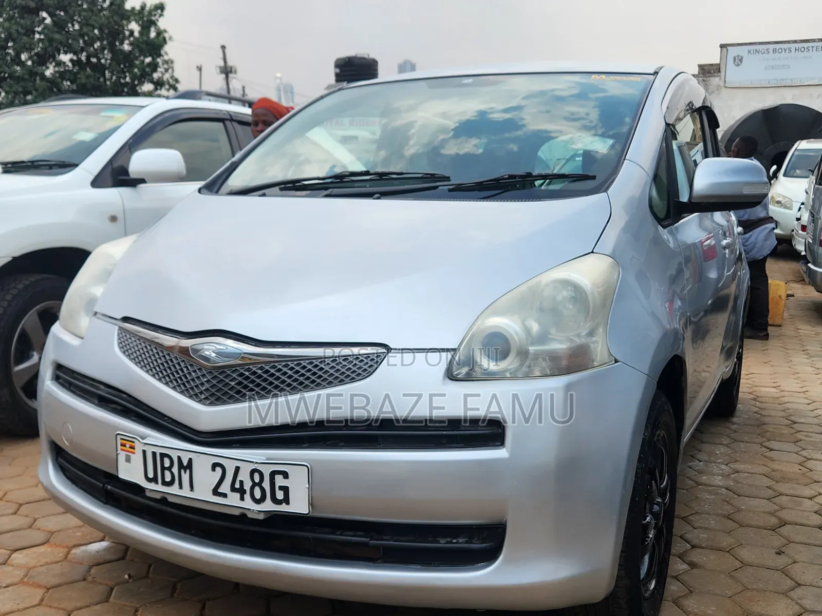 Toyota Ractis 2009 Silver