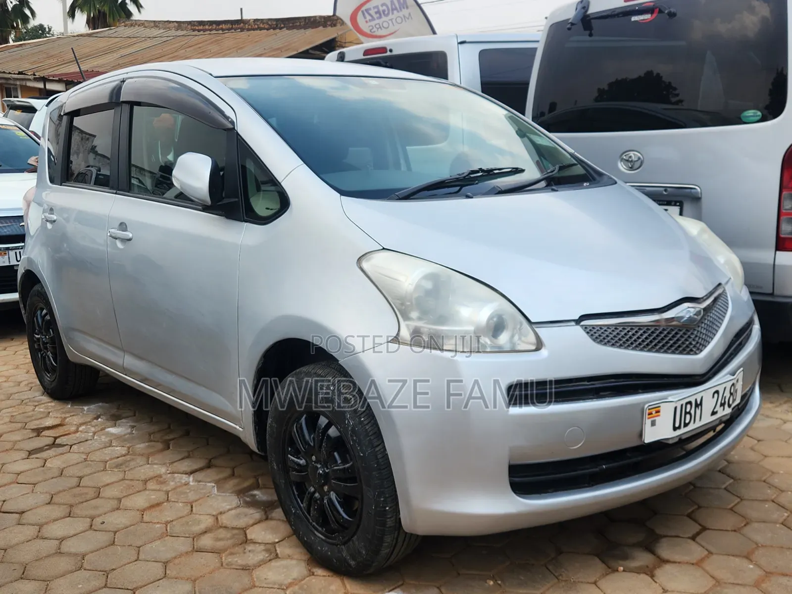 Toyota Ractis 2009 Silver