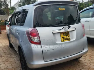 Toyota Ractis 2009 Silver