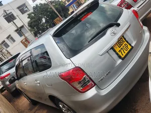 Toyota Corolla Fielder 2010 Silver