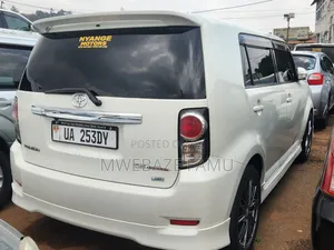 Toyota Corolla Rumion 2010 White