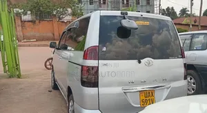 Toyota Noah 2005 Silver